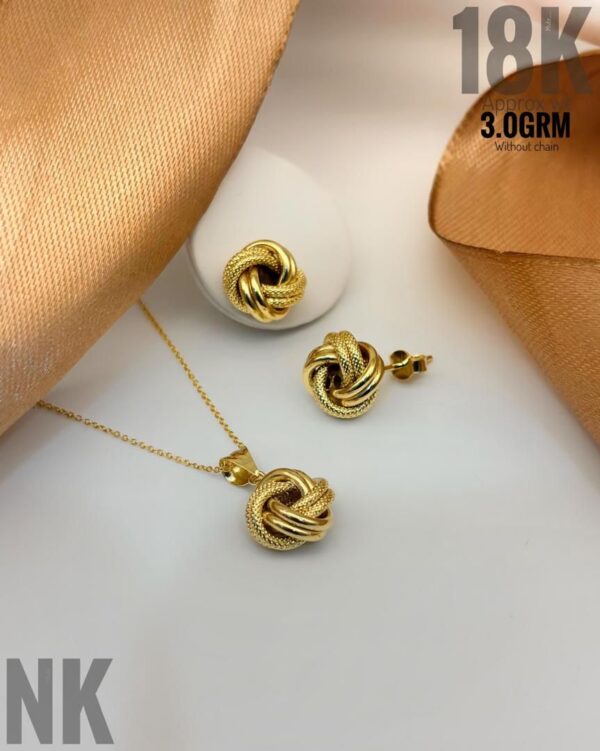 14 18k Italian Gold Tiny Necklace with Pendant.